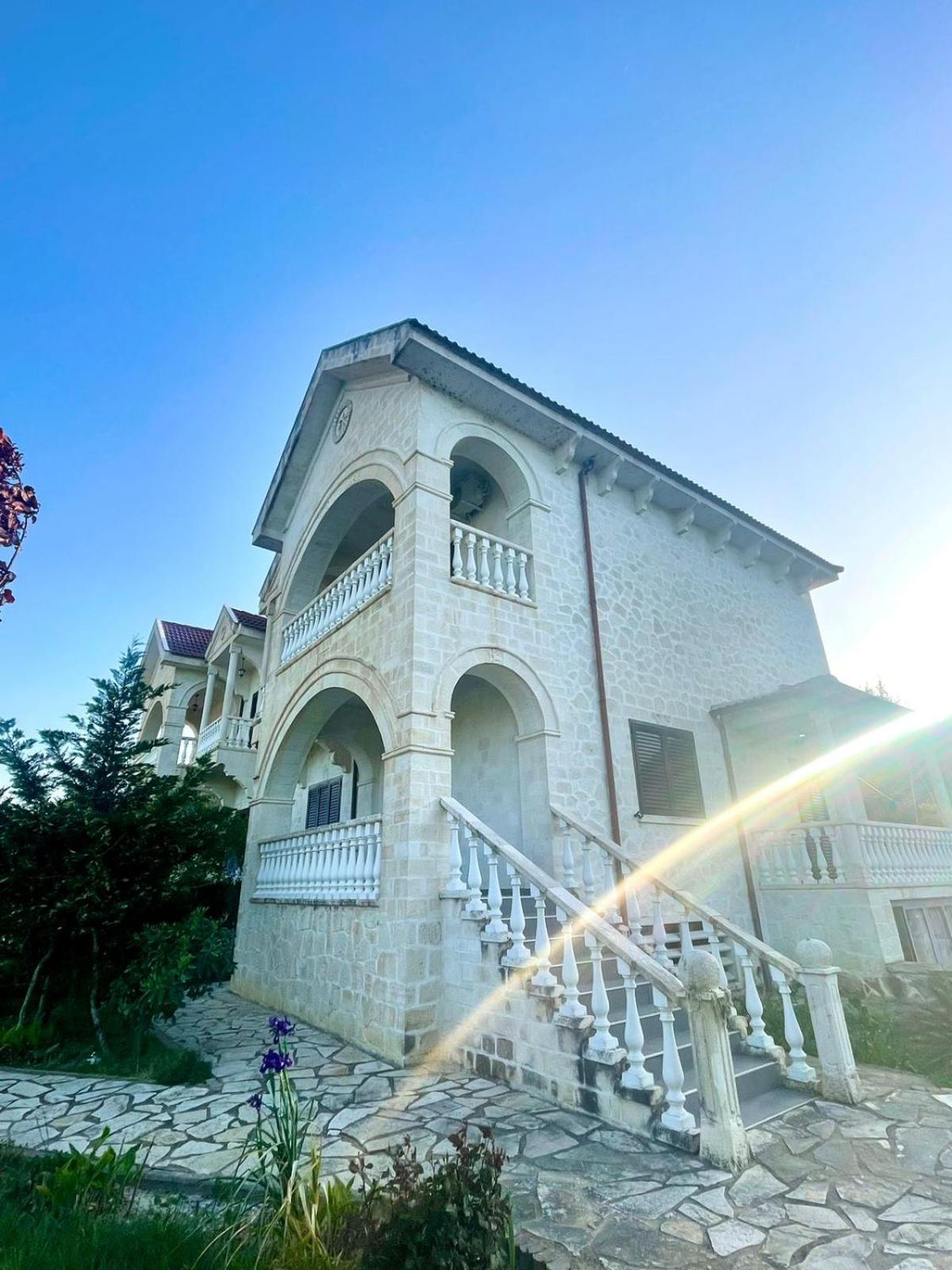 Roan Villa